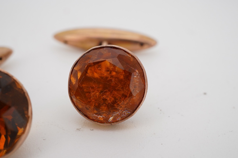 A pair of Edwardian cufflinks, early 20th century, one set with a circular-cut citrine, the other later set with a circular-cut doublet imitating citrine, mounted in gold, to torpedo-shaped back links, each mounted in go